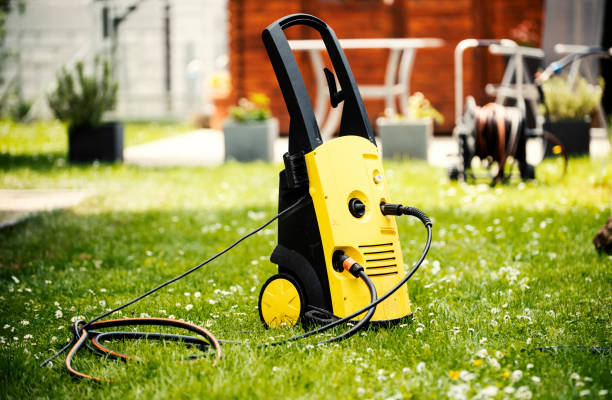 Best Pool Deck Cleaning  in Iraan, TX